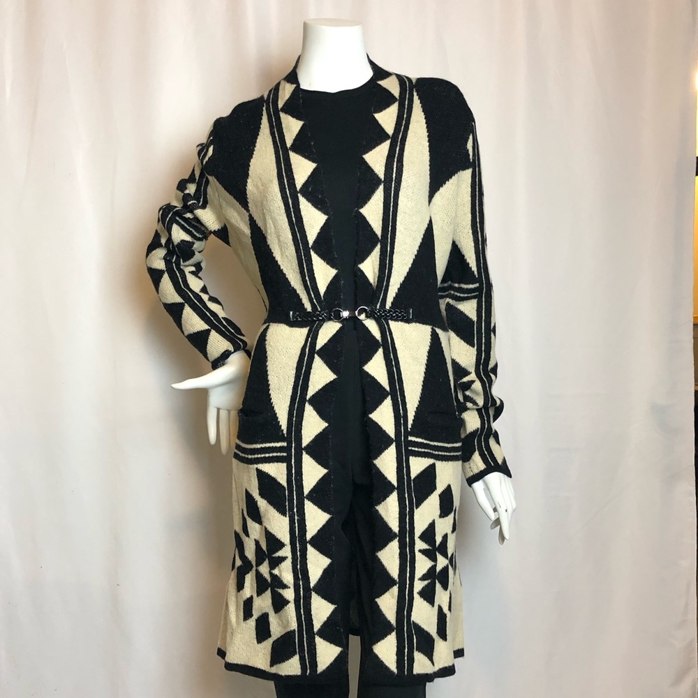 VERTIGO Geometric Pattenerd Sweater